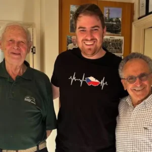 Kluc with Holocaust survivors Garry Fabian, left, and Peter Gaspar in Melbourne