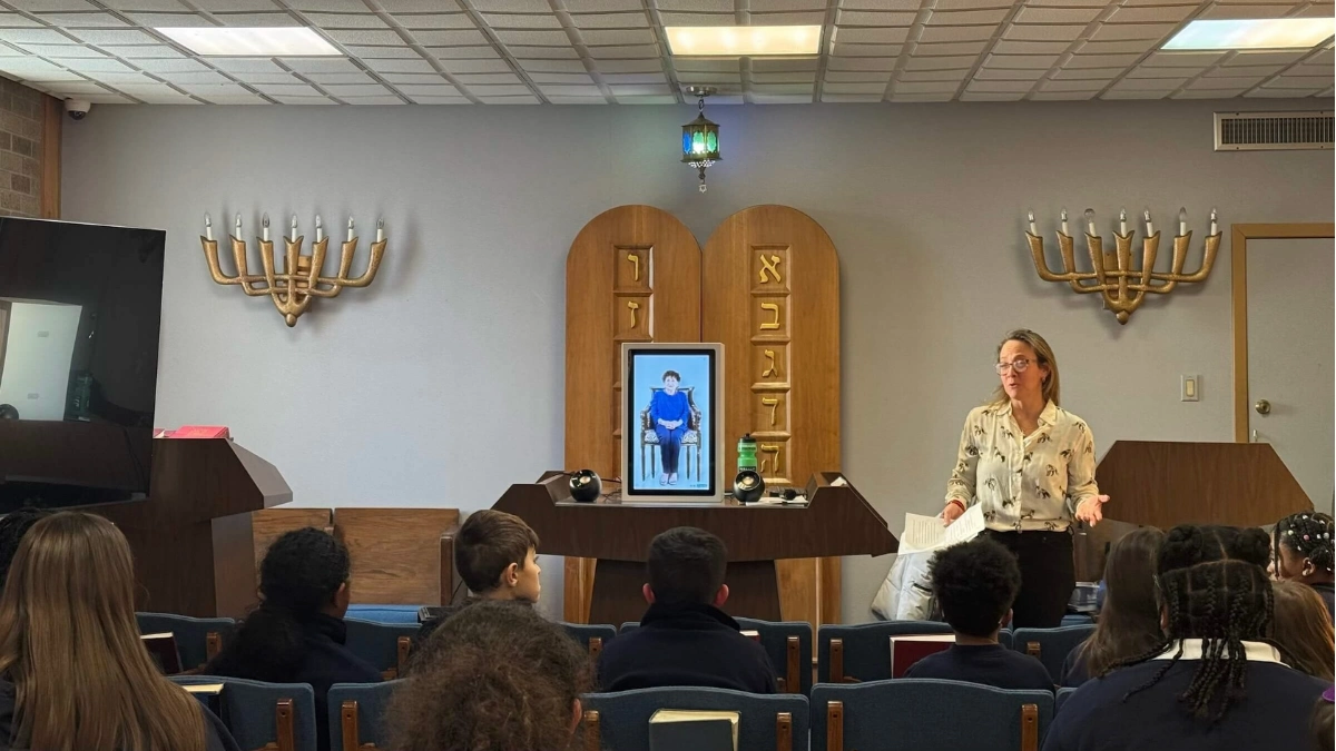 Georgi Goldman introduces an AI-powered avatar of Holocaust survivor Sonia Warshawski for student interaction
