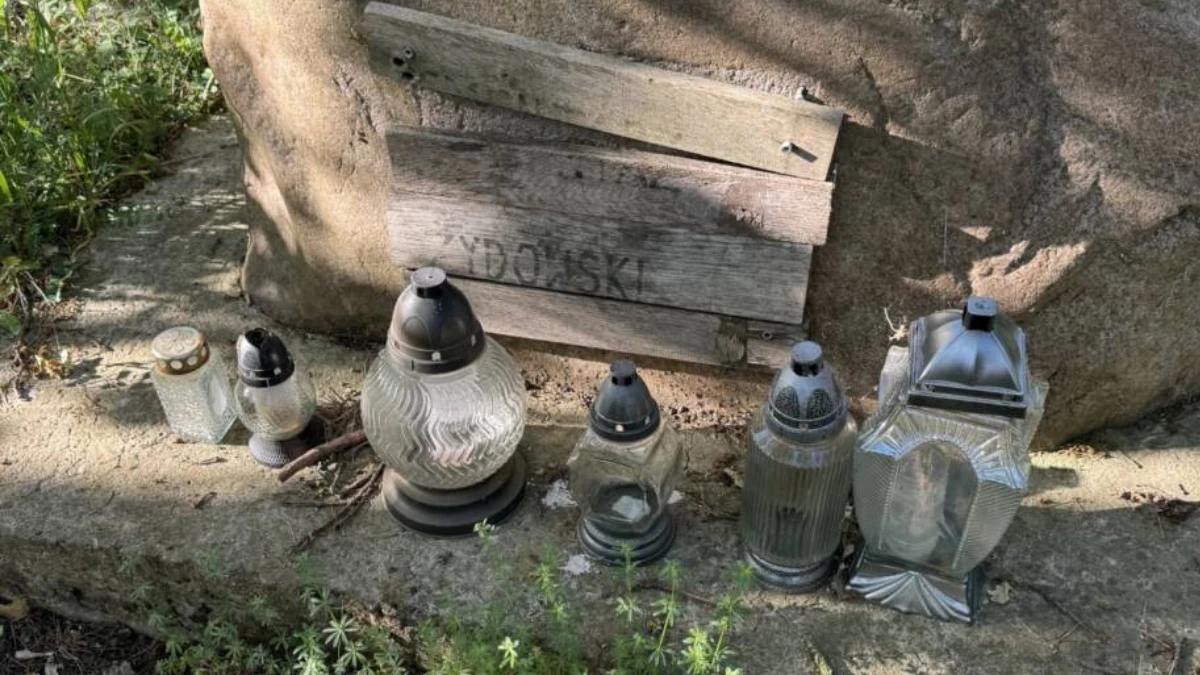 Stone marker at former Jewish cemetery in Tuliszków, Poland