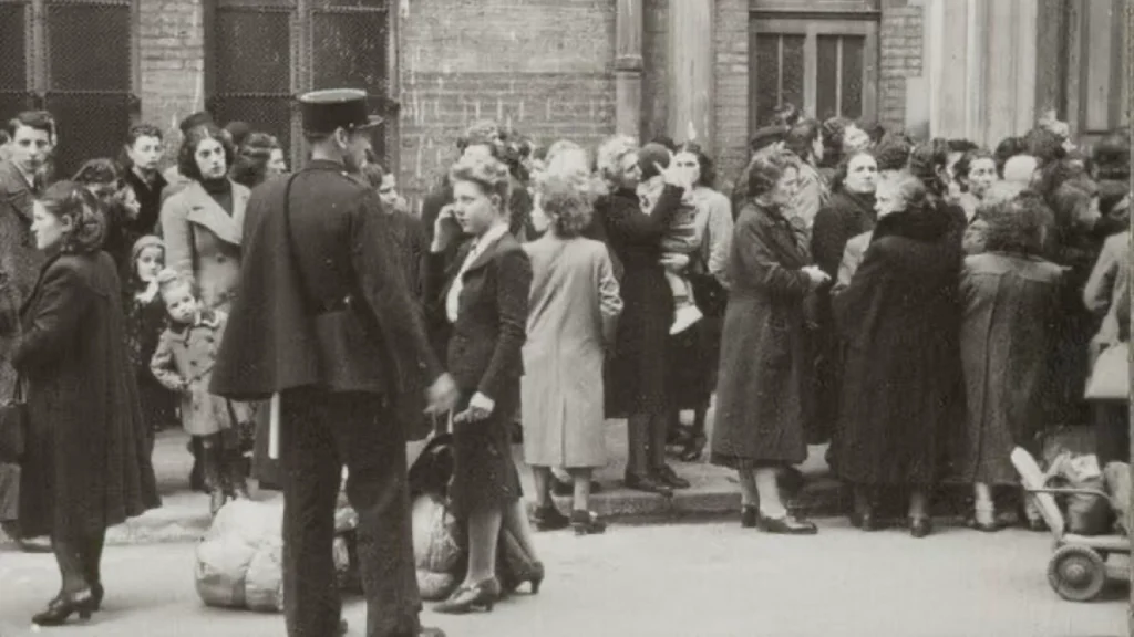 France Has a New Picture of the Holocaust