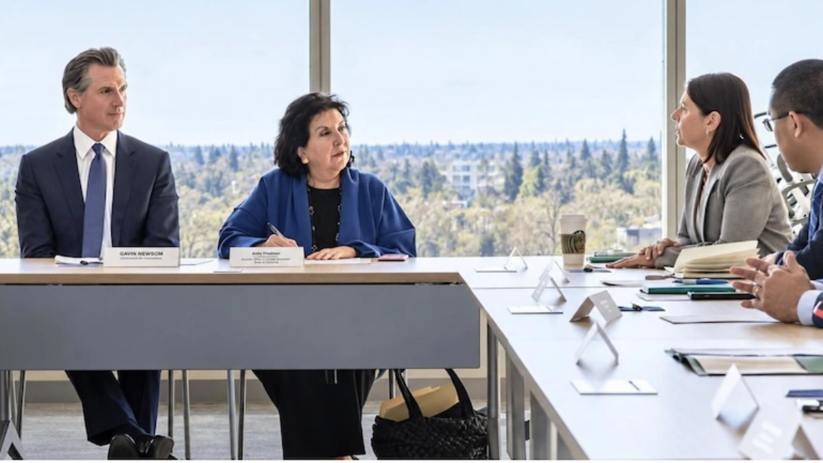 Gavin Newsom and Anita Friedman of the Governor’s Council on Holocaust and Genocide Education